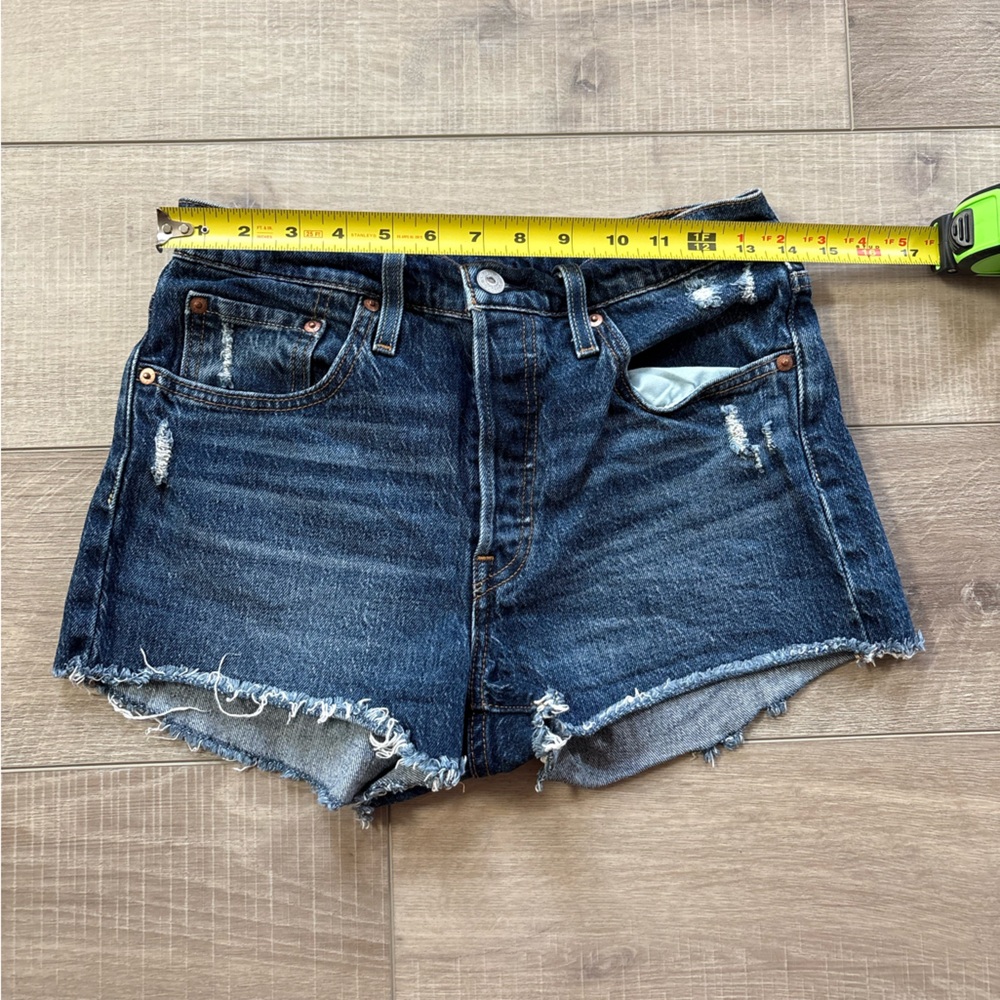 Levi’s 501 Dark Wash Denim Women Shorts - Picture 5 of 6